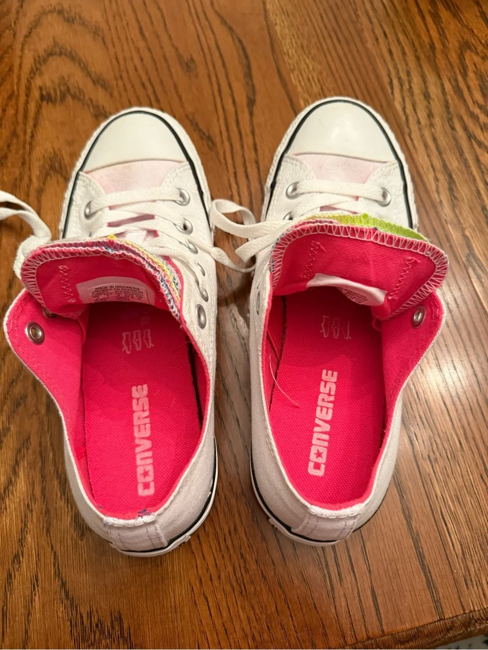 Classic Low-Top Canvas Sneakers in White and Pink